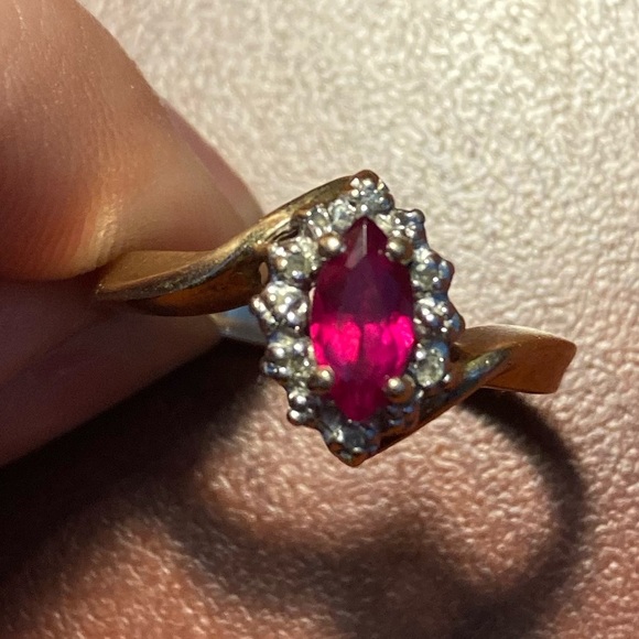 Antique 10k Yellow Gold Ruby & Diamond Ring - Picture 8 of 8